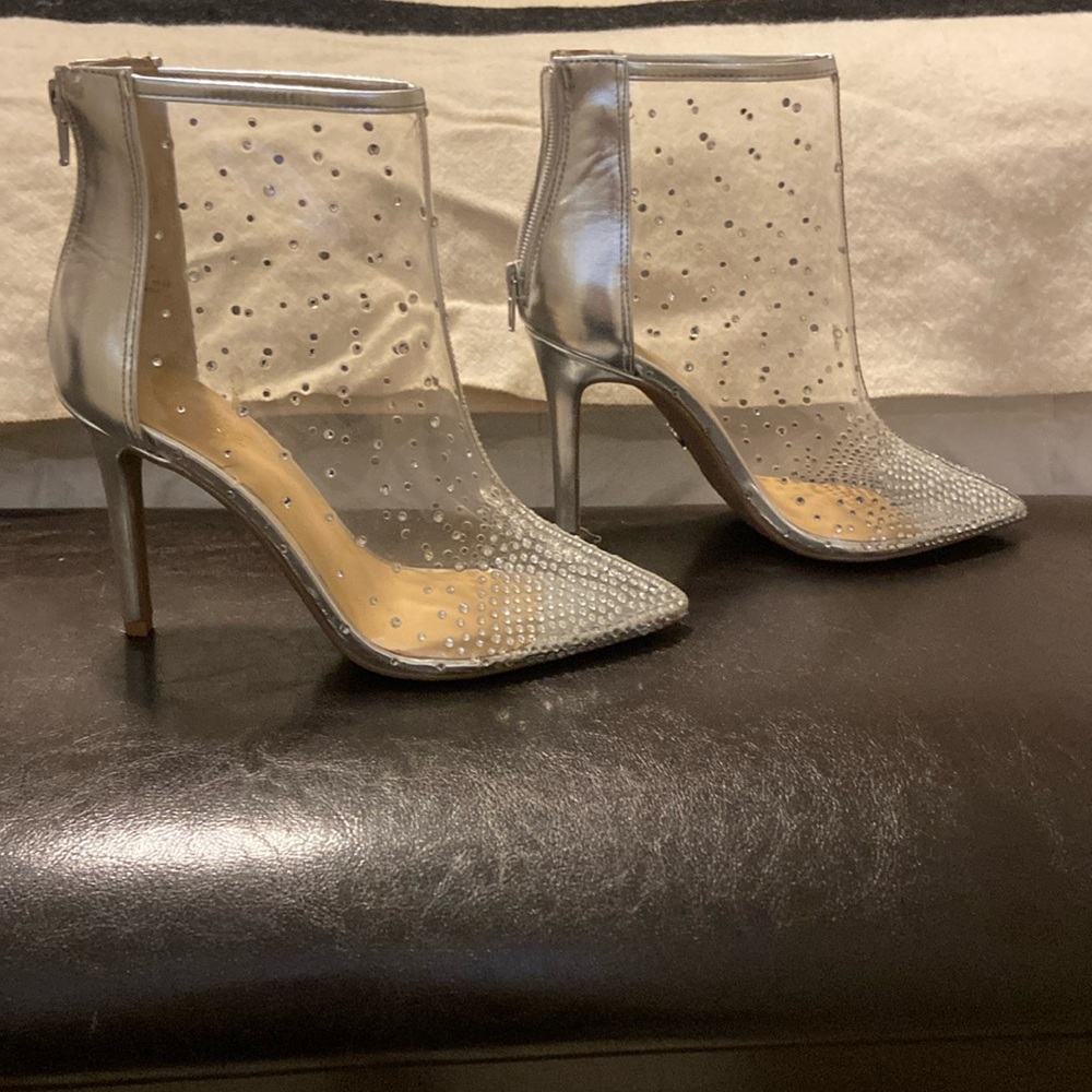 Heels with a clear design with sparkles throughout the shoe.